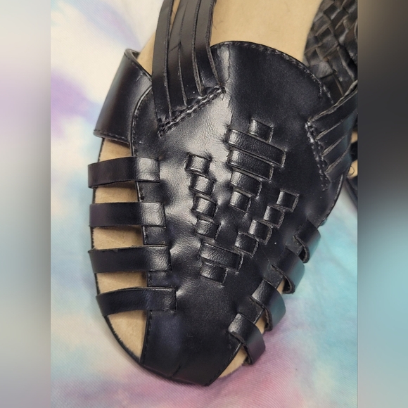 Yuu Black Woven Sandals - Picture 2 of 5